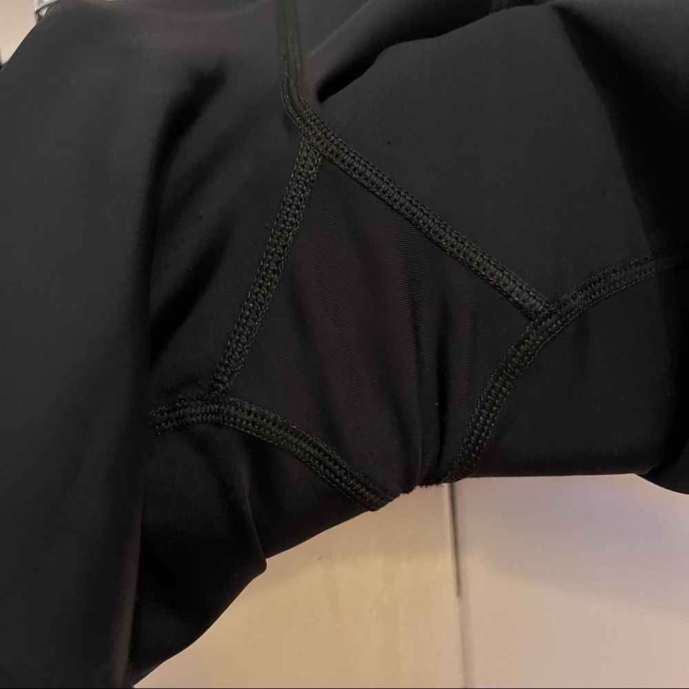 Under Armour Black Bike Shorts. Size Medium. - Picture 5 of 6